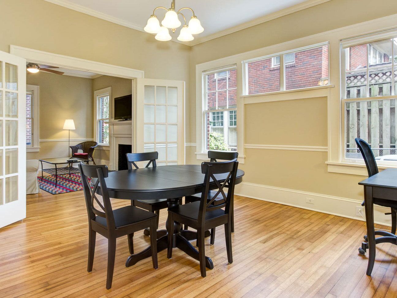 15_HISTORIC_ELIZABETH_530_LAMAR_AVENUE_CHARLOTTE_NC_28204_006_CROPPED