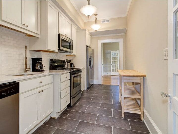 15_HISTORIC_ELIZABETH_530_LAMAR_AVENUE_CHARLOTTE_NC_28204_002_CROPPED