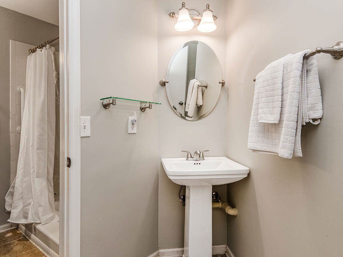 19_SOUTH_PARK_2542B_STRADBROOK_DRIVE_CHARLOTTE_NC_28210_012_CROPPED