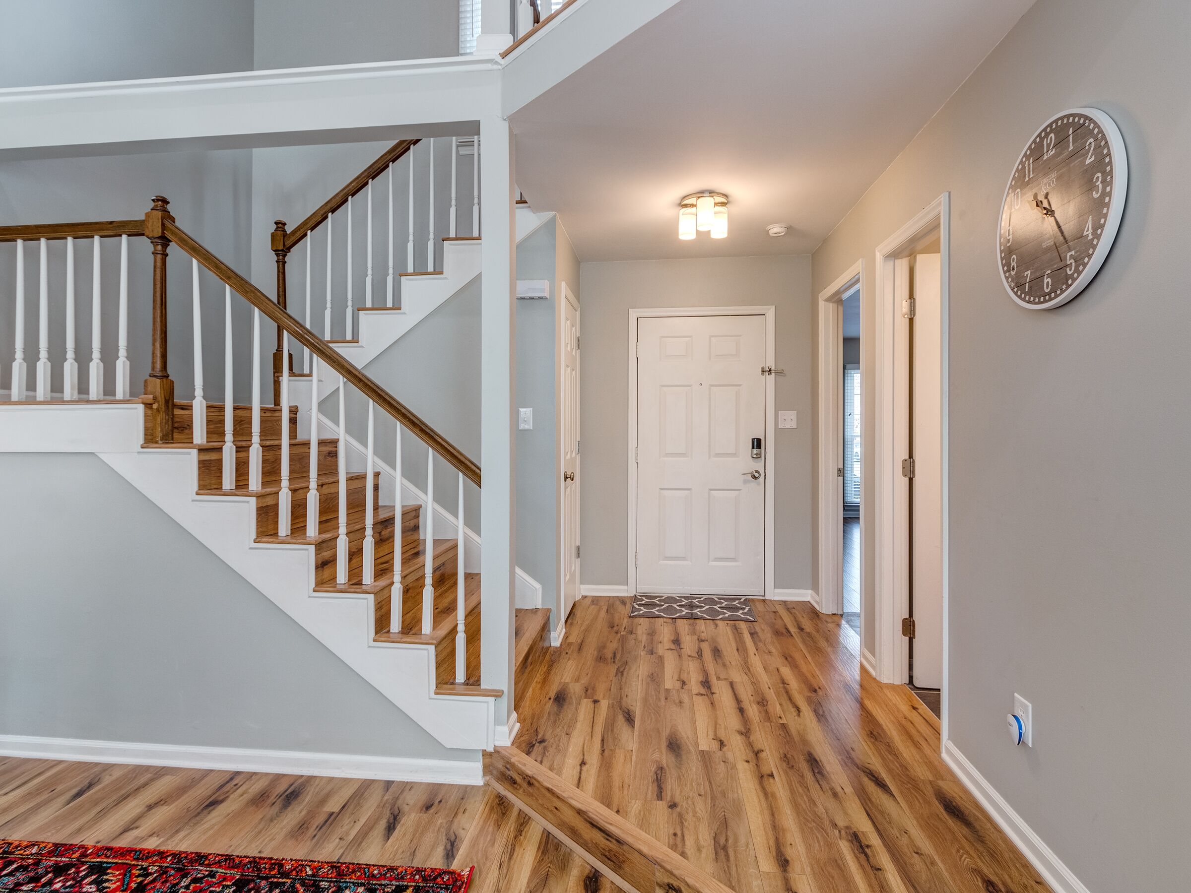 9250NVicksburgParkCt-05Foyer