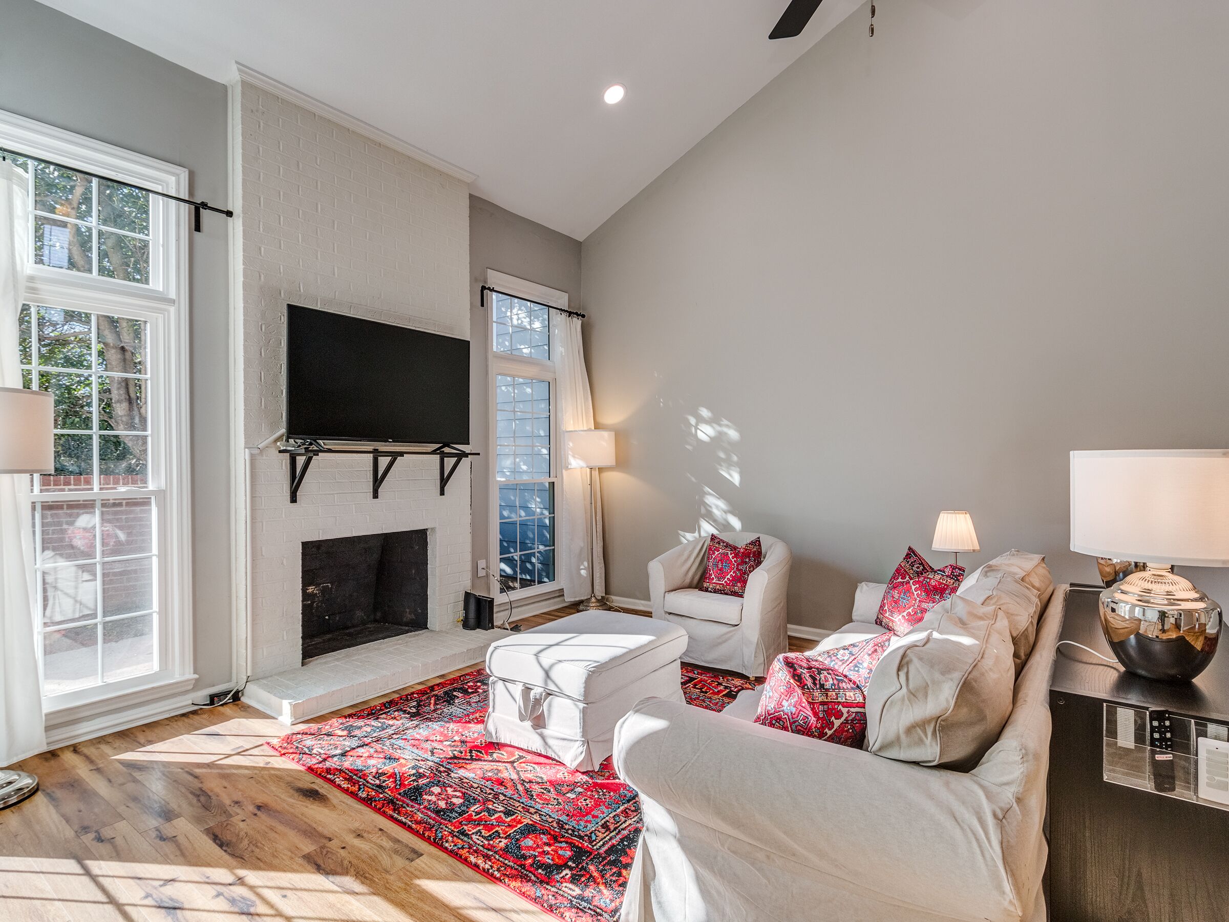 9250NVicksburgParkCt-07Living