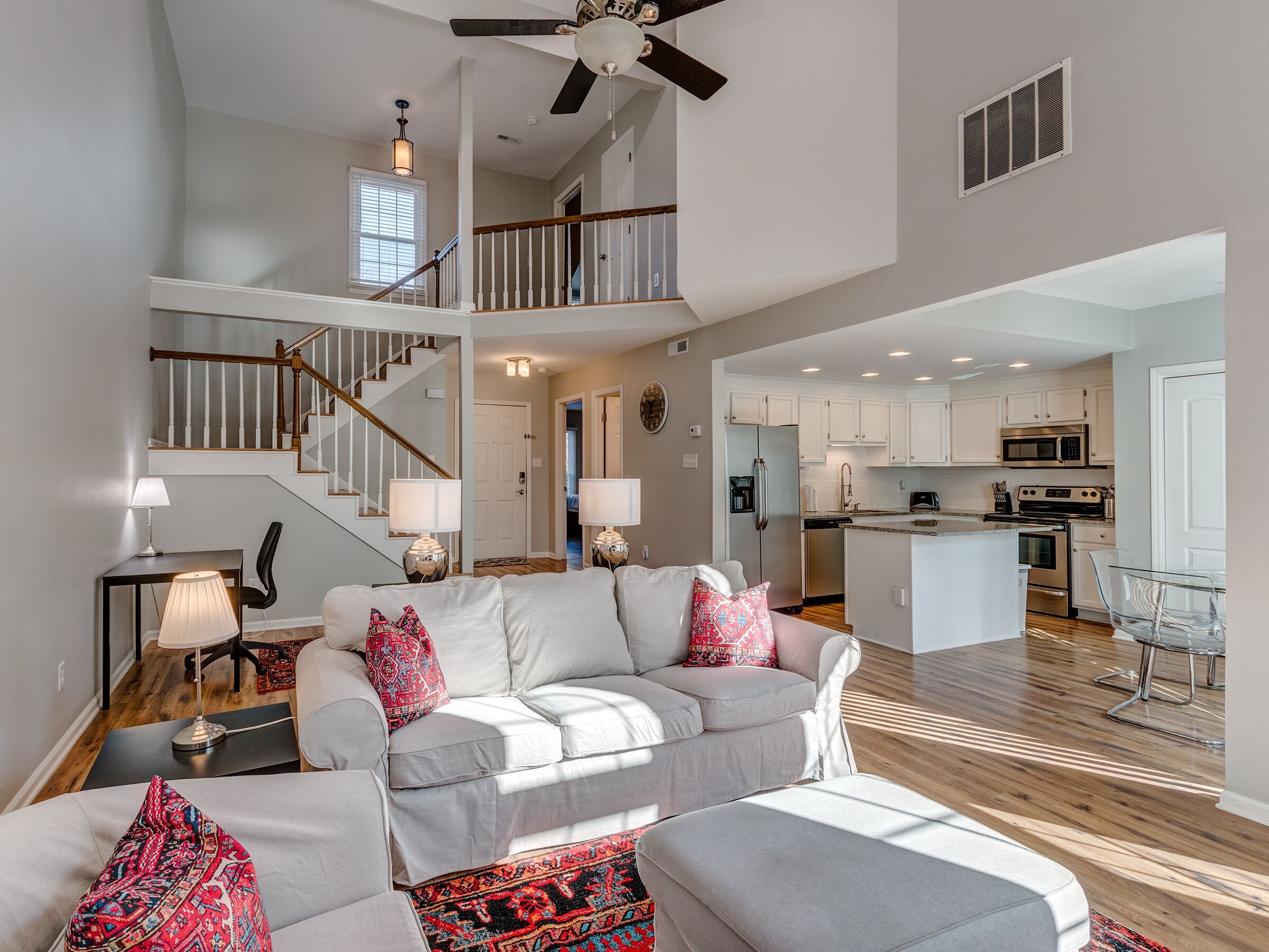 9250NVicksburgParkCt-08Living