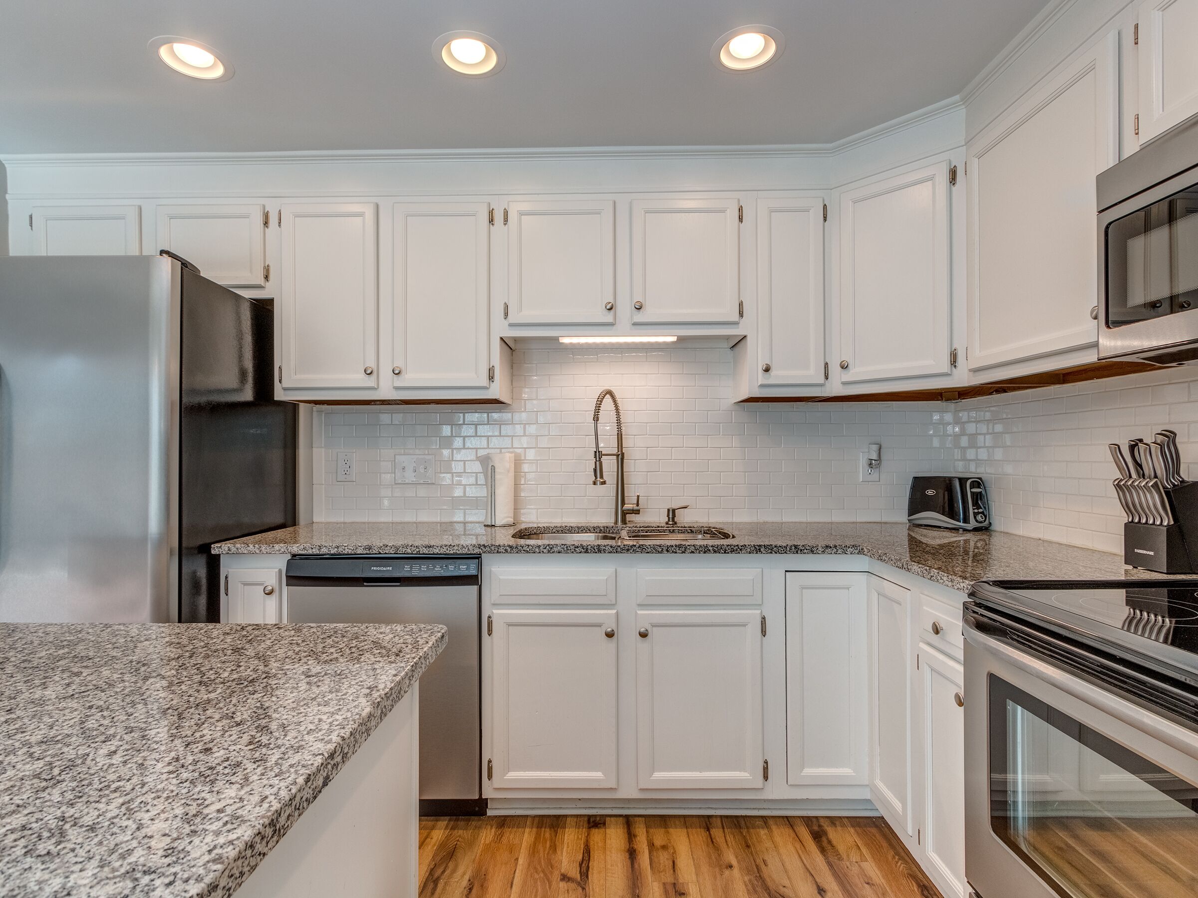 9250NVicksburgParkCt-12Kitchen