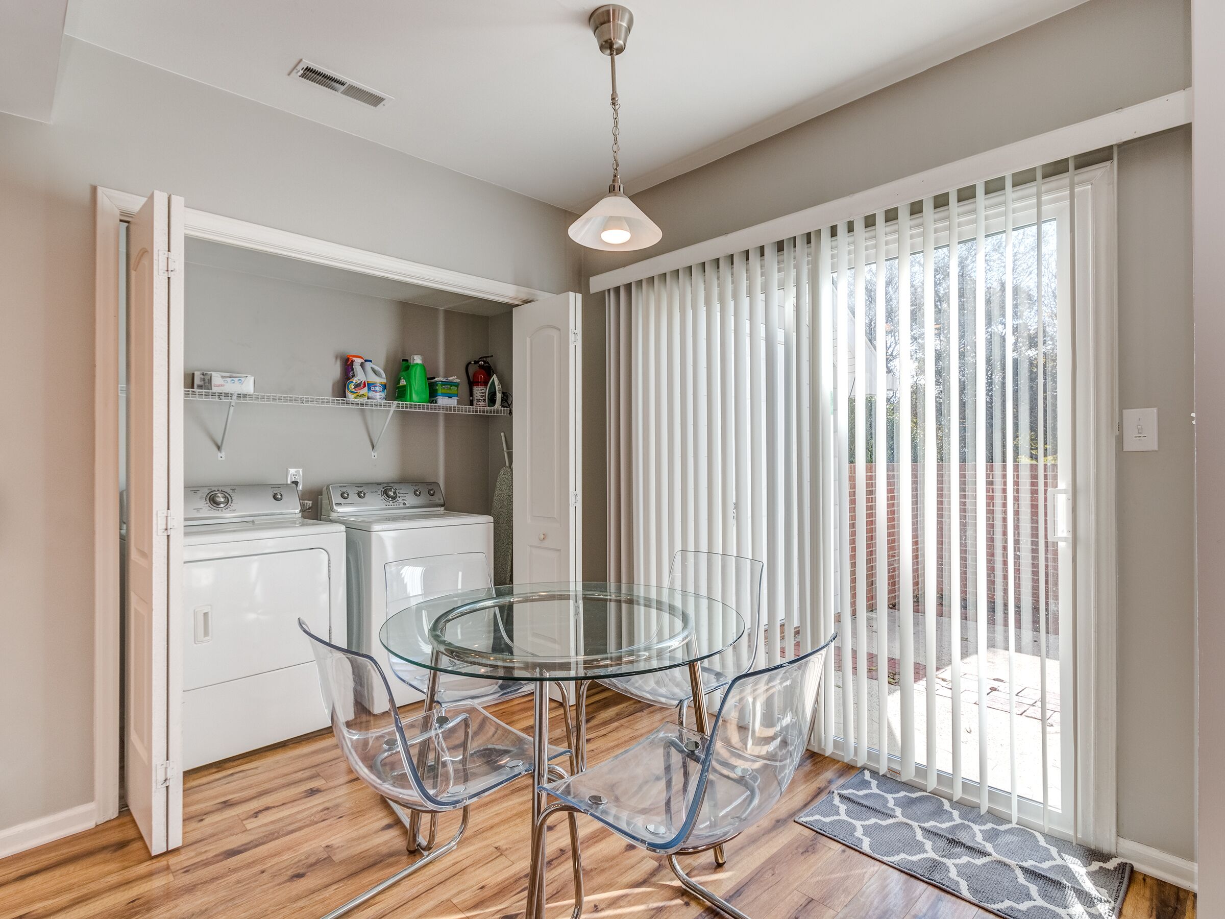 9250NVicksburgParkCt-14Living