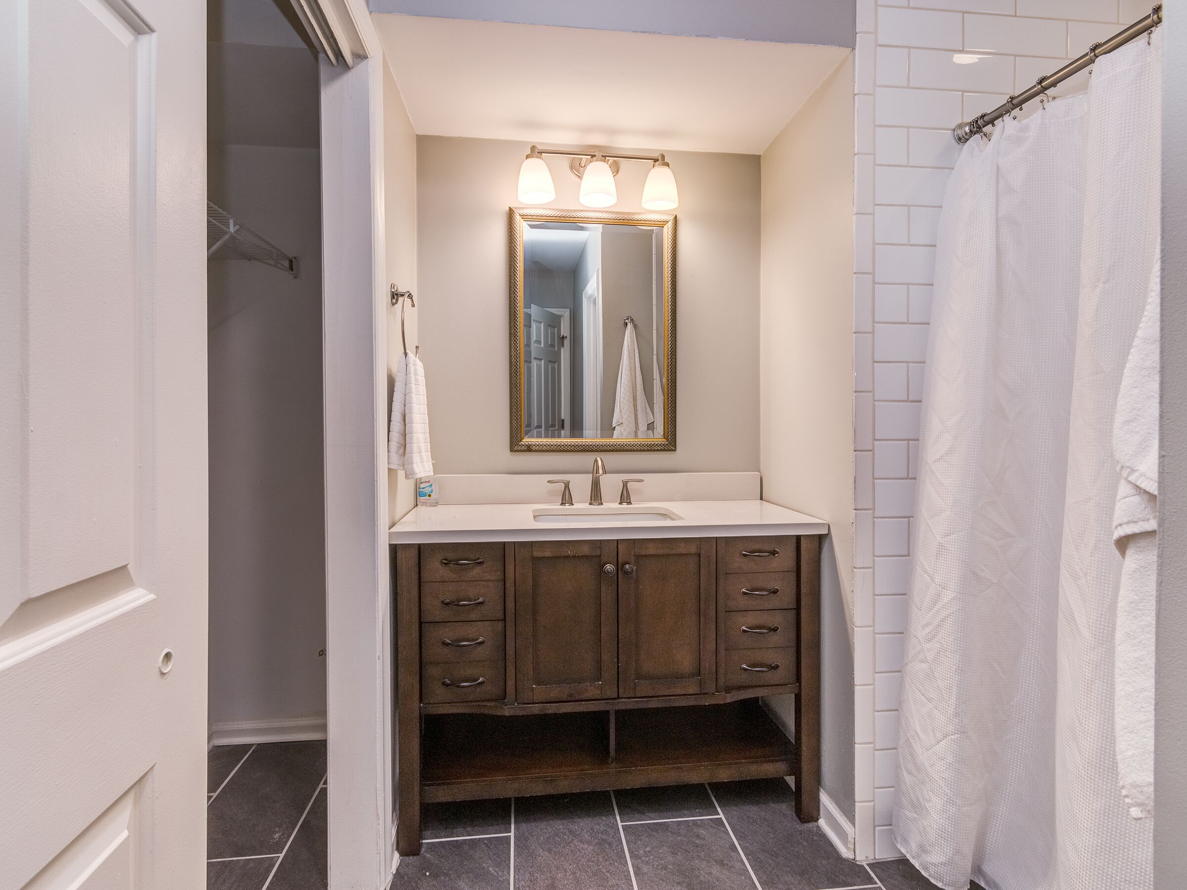 9250NVicksburgParkCt-16Bathroom