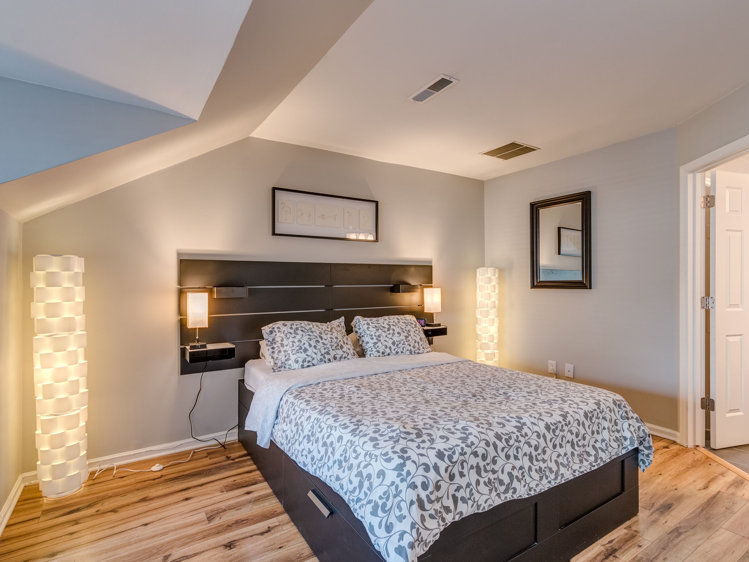 9250NVicksburgParkCt-19Master