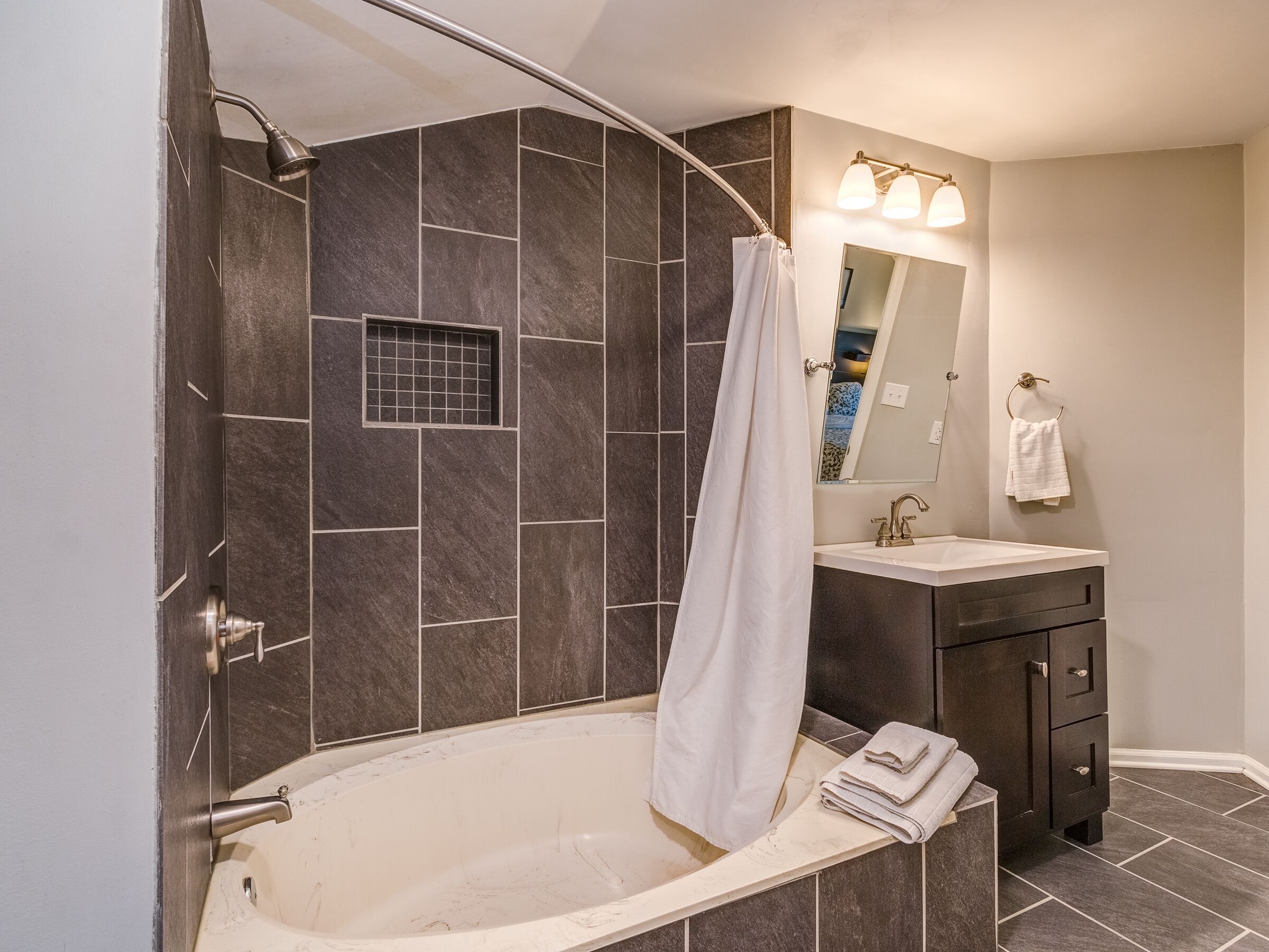 9250NVicksburgParkCt-22Master Bath