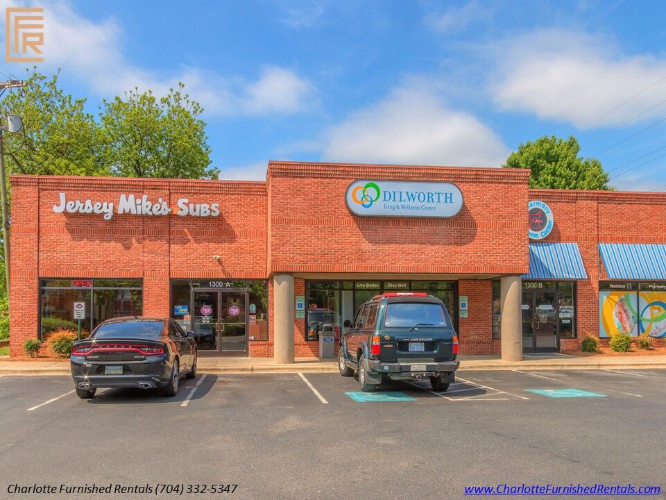 33-east-blvd-shops-services-near-1315-east-blvd Jersey Mike’s, Dilworth Drug and Wellness Center, and nearby services on East Boulevard in Charlotte.