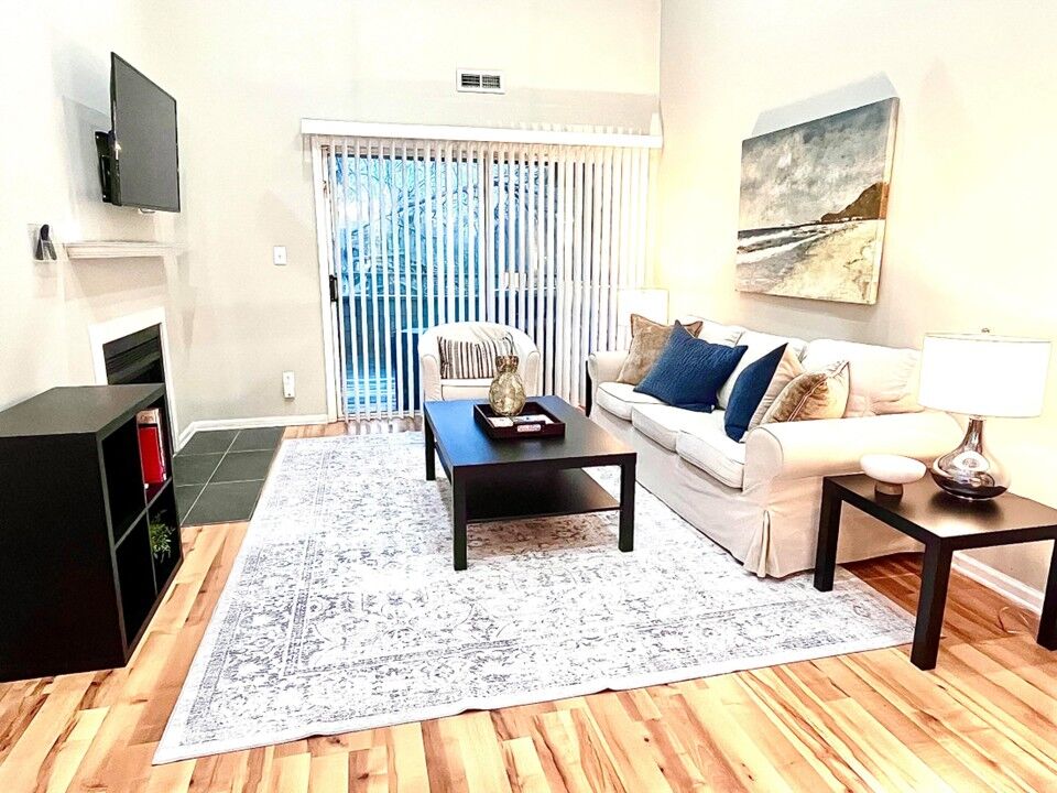 Corporate housing SouthPark Charlotte | kitchen breakfast bar Corporate housing SouthPark Charlotte with kitchen breakfast bar